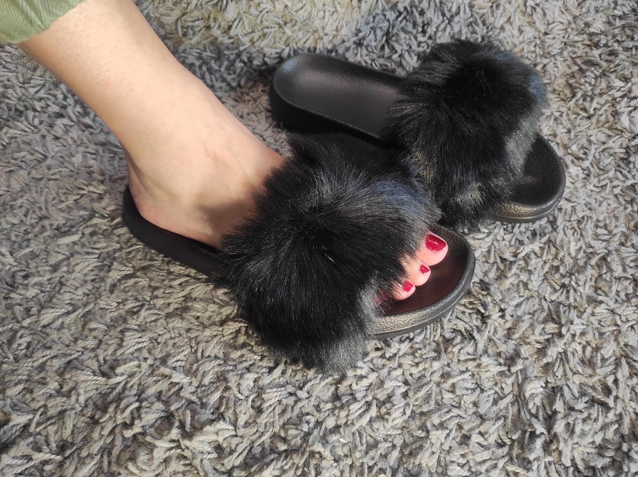 Fluffy fur slippers black 5-6 - Image 2