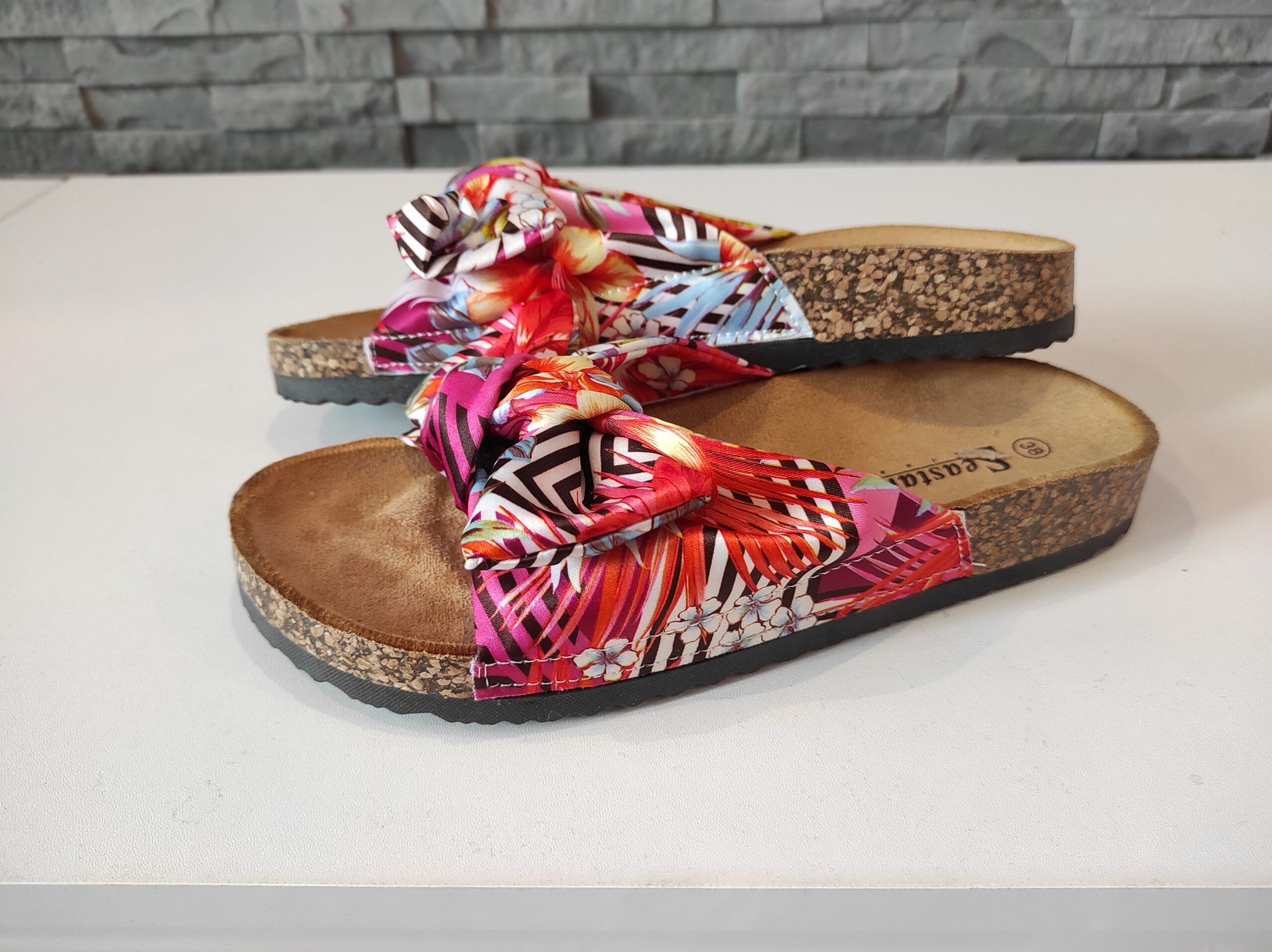FLOWERS SUEDE SLIPPERS WITH A BOW (FUSHIA) 3-8