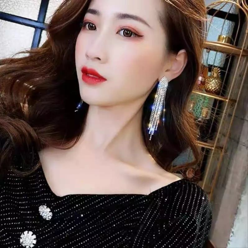 Classic women's long crystal earrings - Image 5