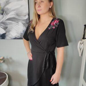 Black dress with a neckline XS-M