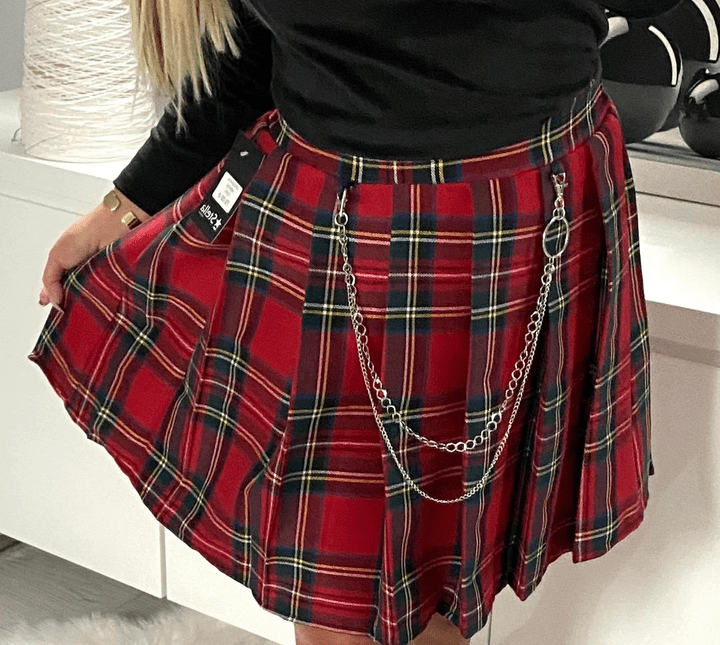 A beautiful checkered skirt - Image 2