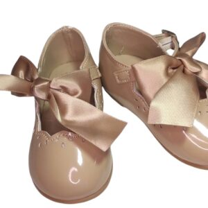 Girl cream bow shoes