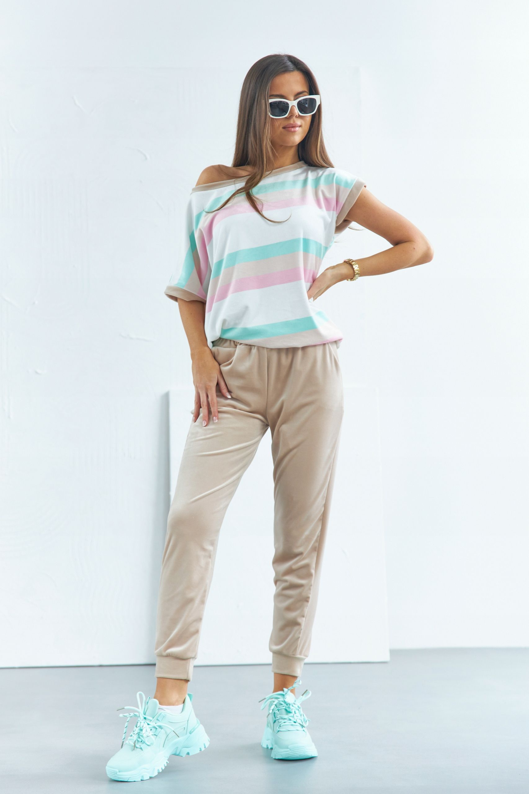 Set of trousers, a short-sleeved bat-type blouse - Image 3