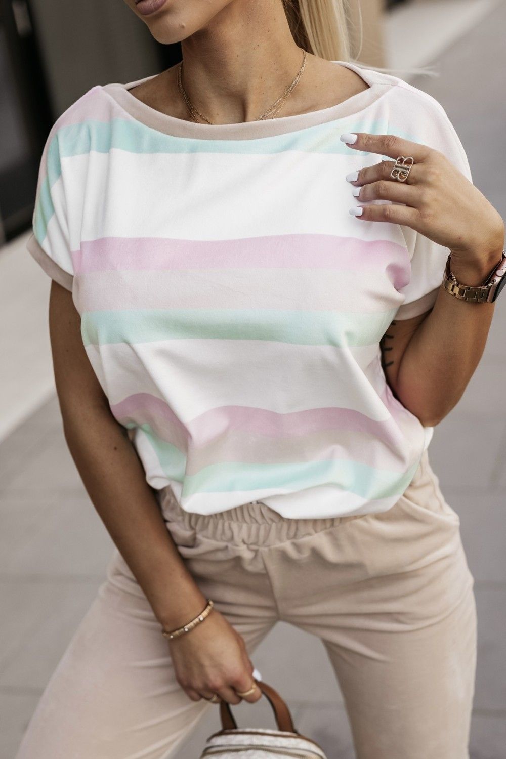 Set of trousers, a short-sleeved bat-type blouse - Image 12