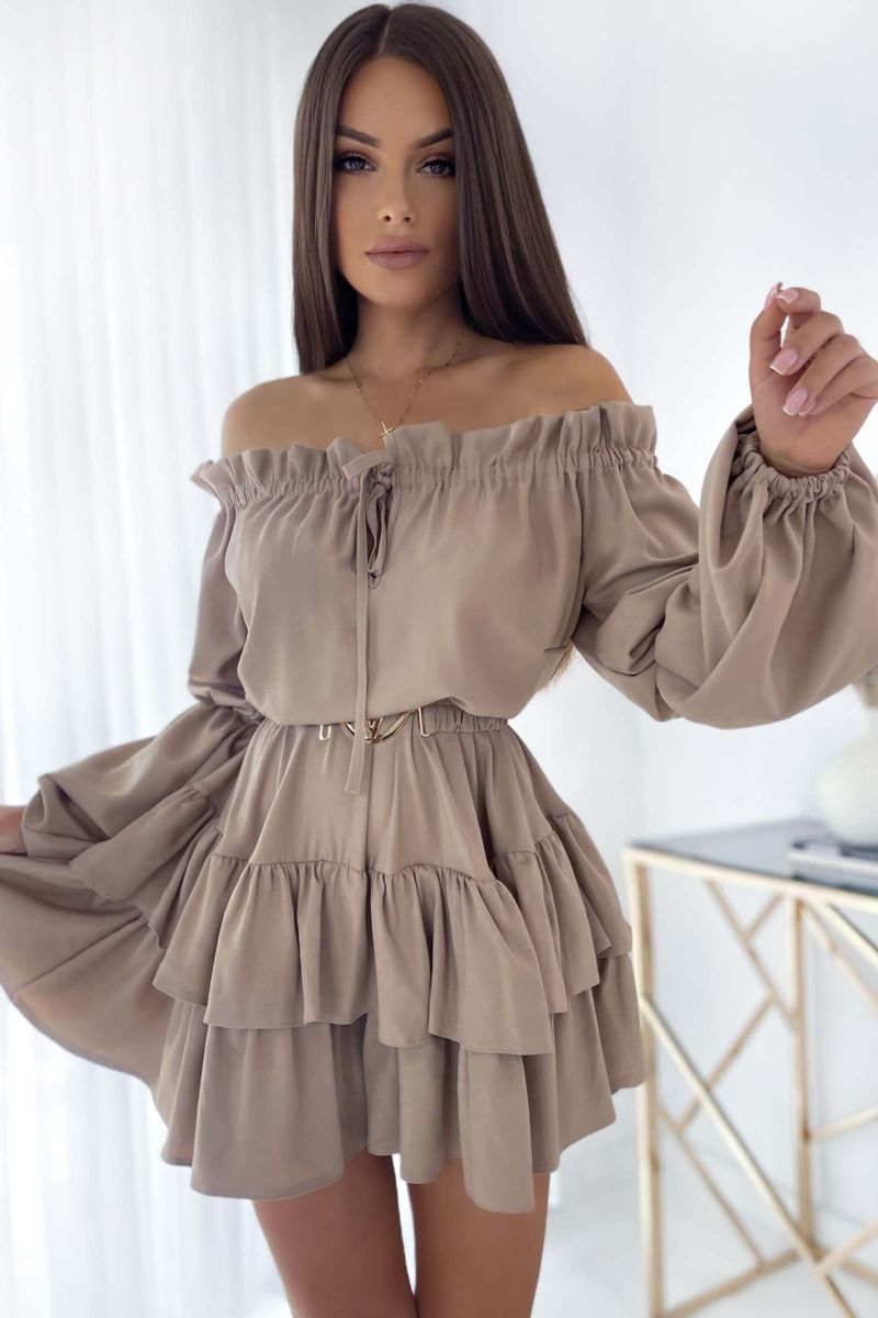 Light beige spanish dress - Image 2