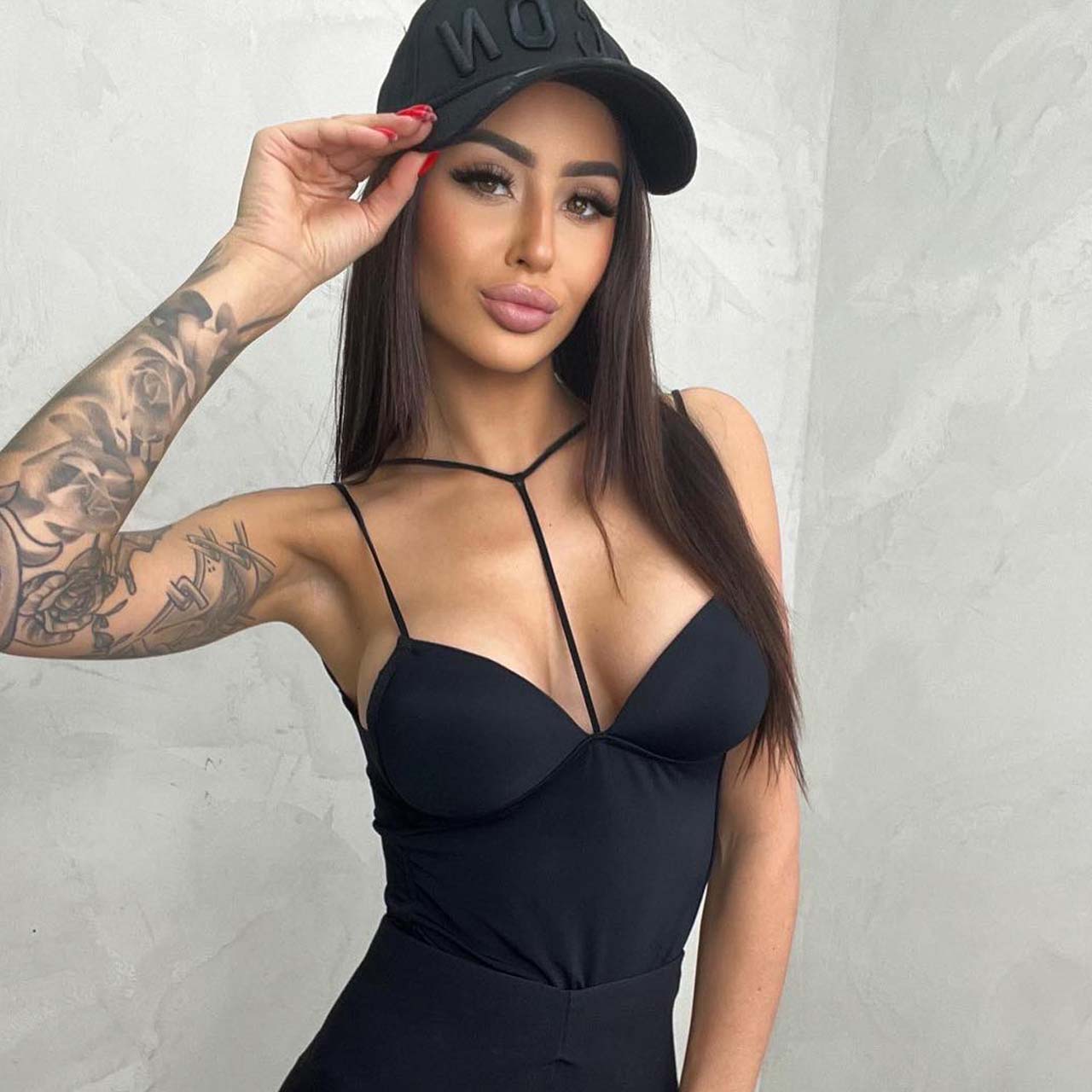 Black top with thin straps - Image 5