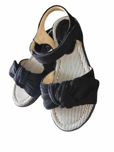 Sandalias negras para niños. - Image 4