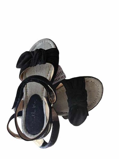 Sandalias negras para niños. - Image 2