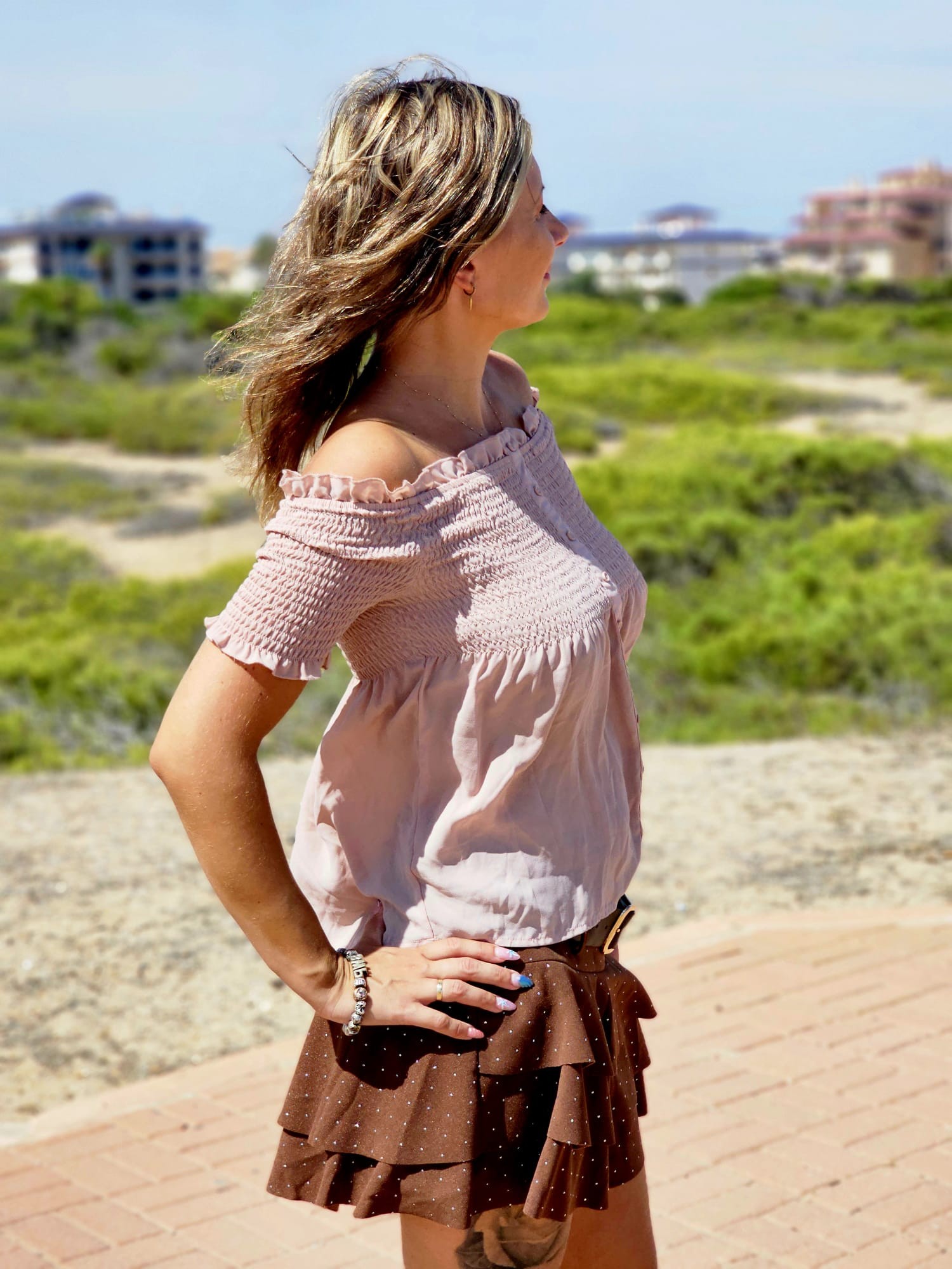 Blusa elegante con hombros descubiertos 6-8