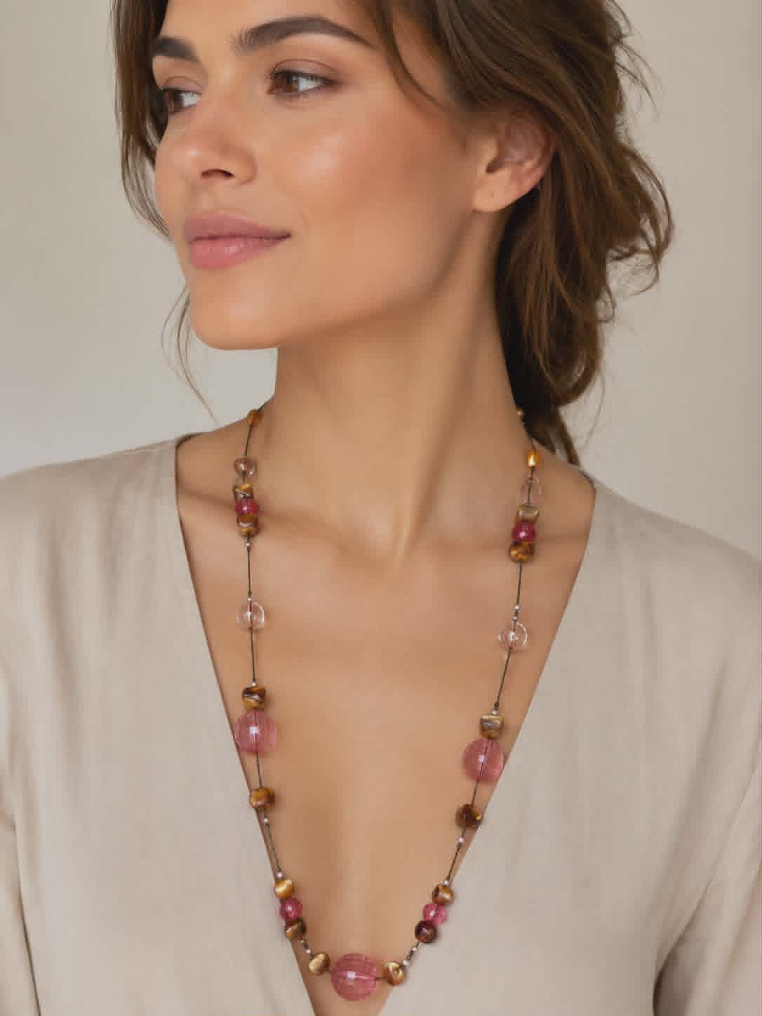 Collar largo de cuentas rosas y ámbar